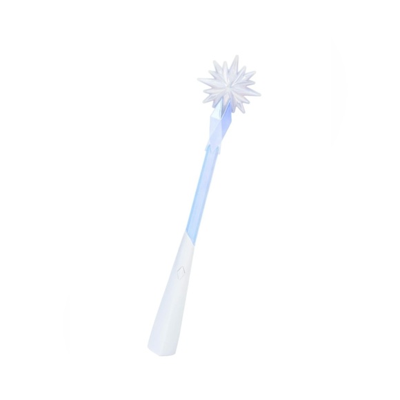 Disney's Frozen Elsa Inspired Icy Magic Wand Toy with Music and Lights - Picture 5 of 8